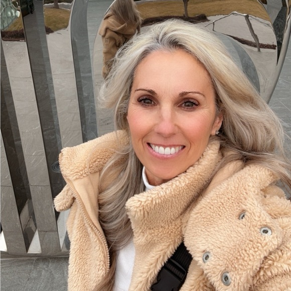 Meet your Posher, Tia - Picture 1 of 1